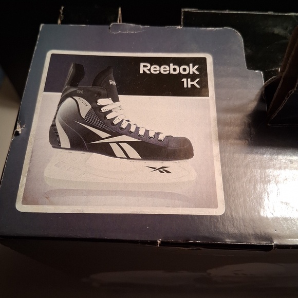 Boy's Reebok Ice Skates, Junior Size 2 D - Picture 3 of 12